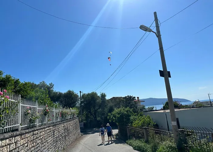 Alma's At Vlorë