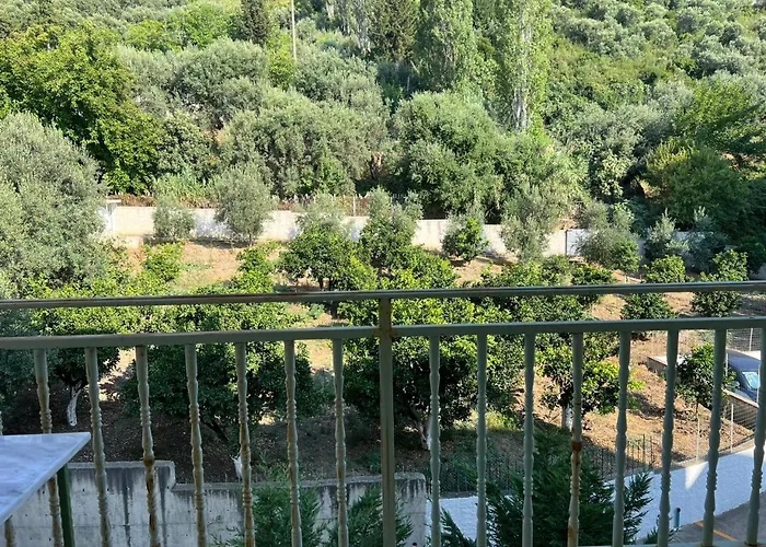 Alma's At アパート Vlorë