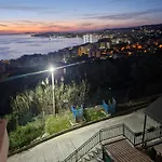 Alma's At דירה
