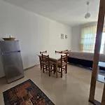 Alma's At דירה
